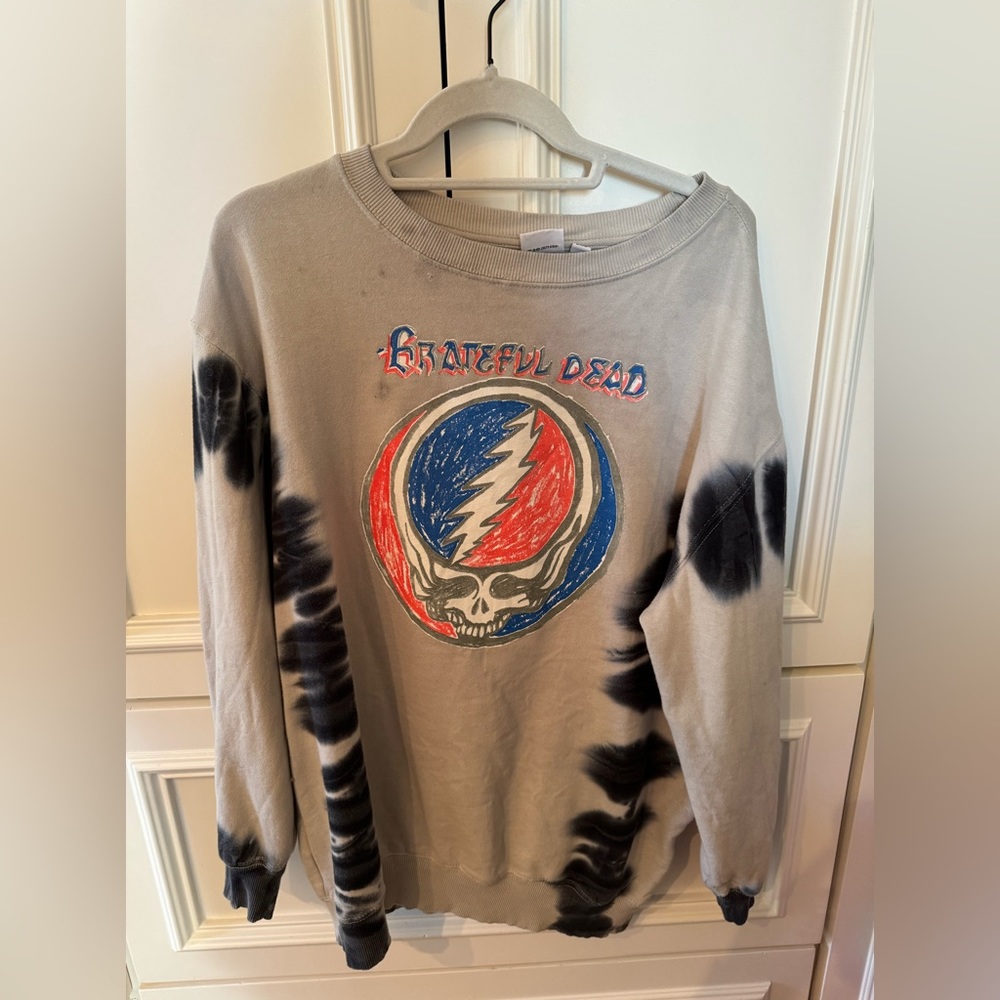 Grateful Dead Medium Tie-Dyed Sweatshirt. ⚡️🖤